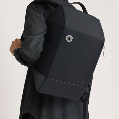 CyberBag: Anti-theft Clamshell Backpack to Carry Everyday