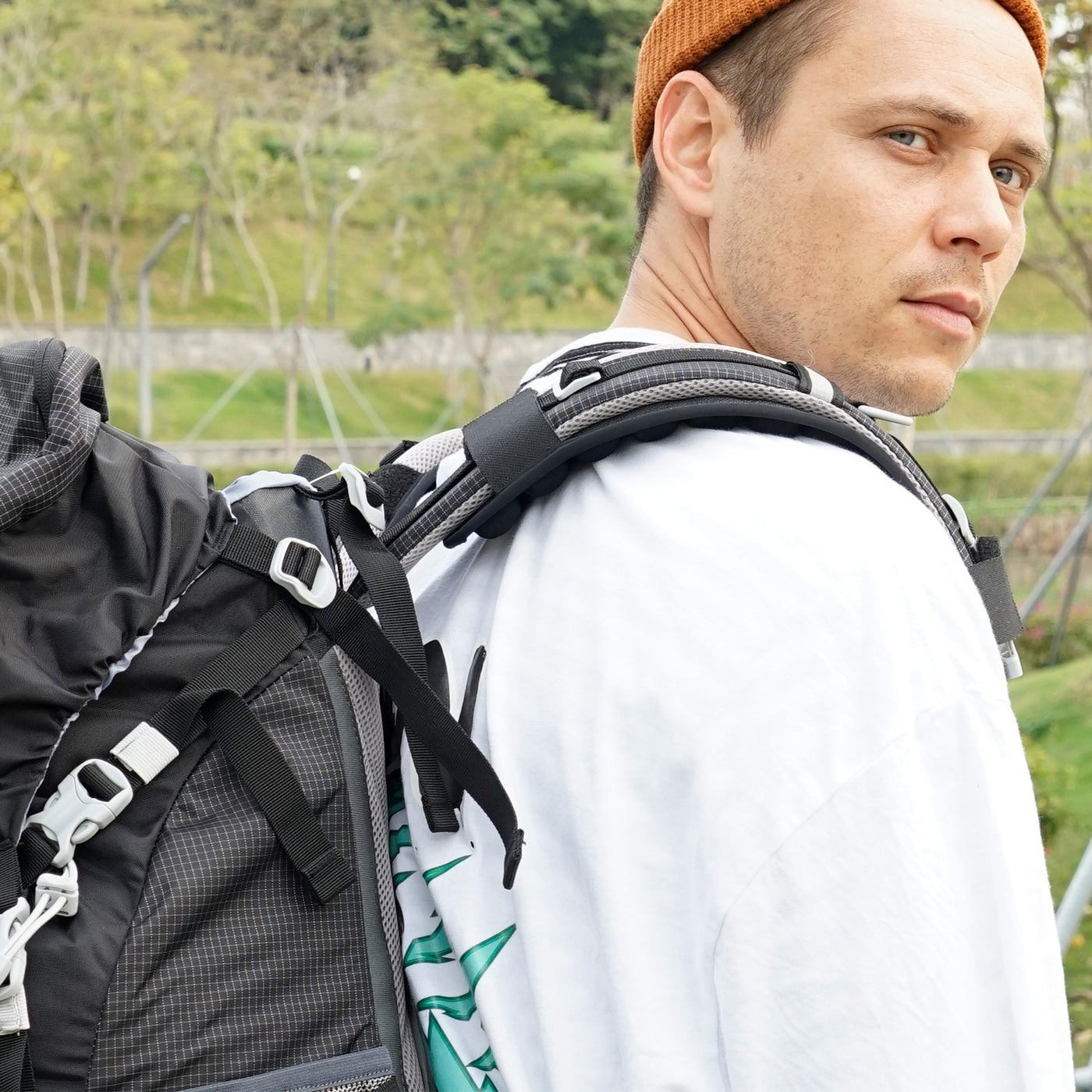 AirStrap: Your Instant Weight-Reducing Bag Shoulder Straps by